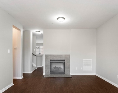 1441 Fox Run Drive - Photo Thumbnail 3
