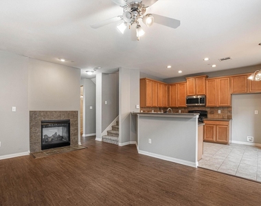 1441 Fox Run Drive - Photo Thumbnail 8