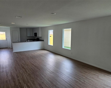 1121 Desert Willow - Photo Thumbnail 2