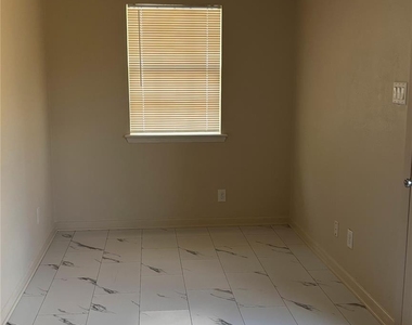 504 N Frederick Street - Photo Thumbnail 6