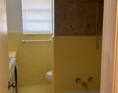 504 N Frederick Street - Photo Thumbnail 12