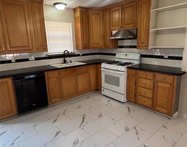 504 N Frederick Street - Photo Thumbnail 5