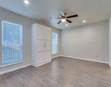 2946 Canyon Drive - Photo Thumbnail 7