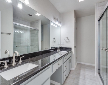 2946 Canyon Drive - Photo Thumbnail 8