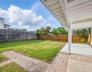 6833 Lyndale Drive - Photo Thumbnail 18