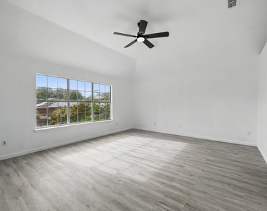 6833 Lyndale Drive - Photo Thumbnail 13