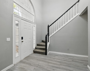 6833 Lyndale Drive - Photo Thumbnail 2