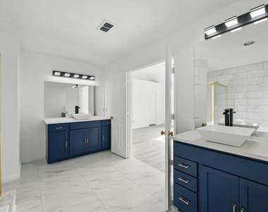 6833 Lyndale Drive - Photo Thumbnail 16