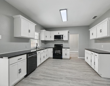 6833 Lyndale Drive - Photo Thumbnail 4