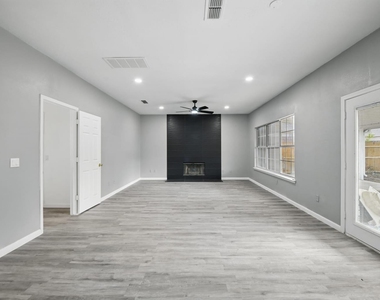 6833 Lyndale Drive - Photo Thumbnail 5