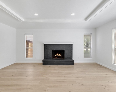 3352 Lanarc Drive - Photo Thumbnail 2