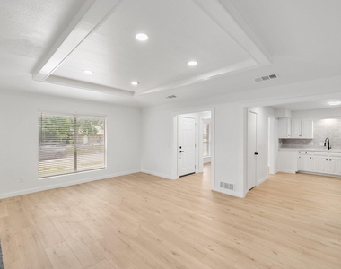 3352 Lanarc Drive - Photo Thumbnail 5