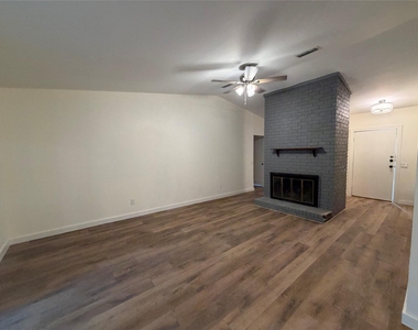 4033 Morgan Drive - Photo Thumbnail 2