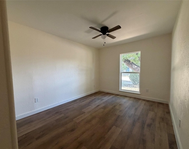 4033 Morgan Drive - Photo Thumbnail 7