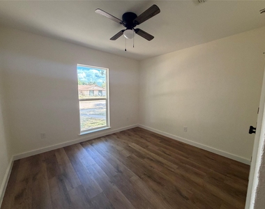 4033 Morgan Drive - Photo Thumbnail 6