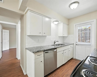 103 W Brown Street - Photo Thumbnail 7