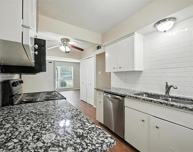 103 W Brown Street - Photo Thumbnail 6