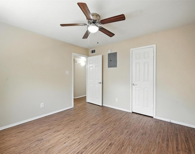 103 W Brown Street - Photo Thumbnail 14
