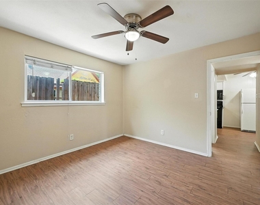 103 W Brown Street - Photo Thumbnail 8
