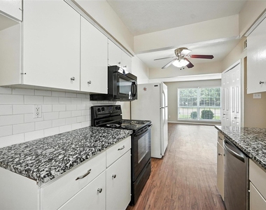 103 W Brown Street - Photo Thumbnail 5