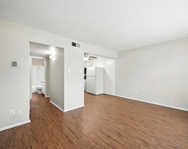 103 W Brown Street - Photo Thumbnail 9