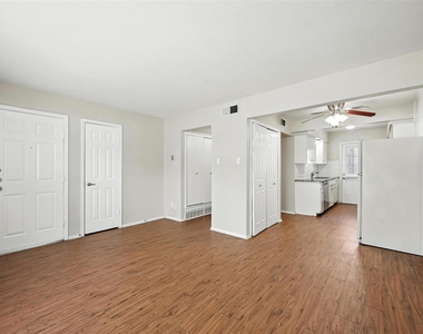 103 W Brown Street - Photo Thumbnail 1