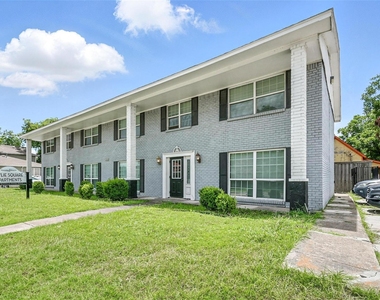 103 W Brown Street - Photo Thumbnail 20