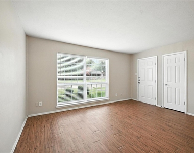 103 W Brown Street - Photo Thumbnail 12