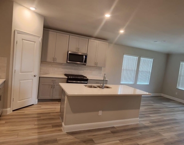 2320 Volans Drive - Photo Thumbnail 6