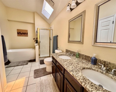 421 Leisure Lane - Photo Thumbnail 8