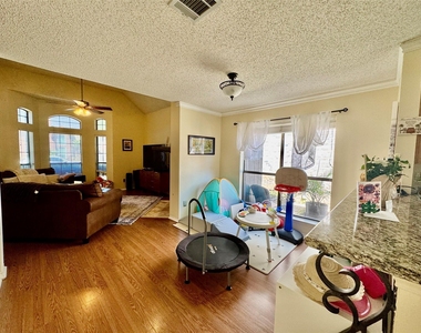 421 Leisure Lane - Photo Thumbnail 3