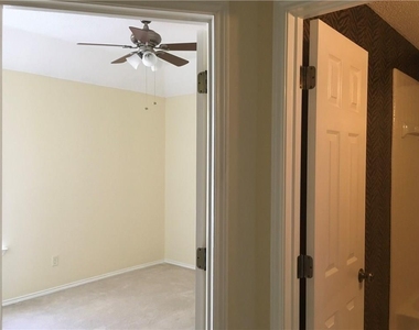 421 Leisure Lane - Photo Thumbnail 11