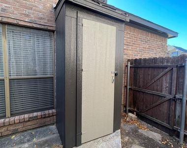 421 Leisure Lane - Photo Thumbnail 16