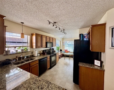 421 Leisure Lane - Photo Thumbnail 4