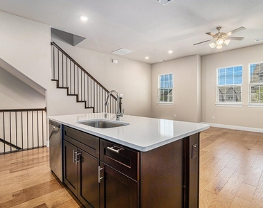 315 Ferndale Street - Photo Thumbnail 10