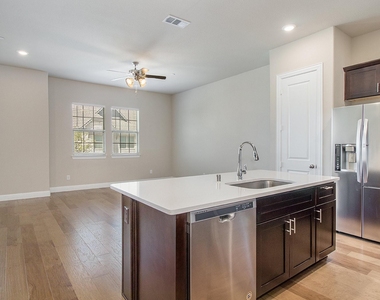 315 Ferndale Street - Photo Thumbnail 13