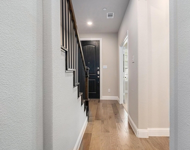 315 Ferndale Street - Photo Thumbnail 5