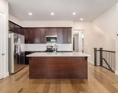 315 Ferndale Street - Photo Thumbnail 14