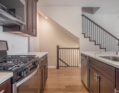 315 Ferndale Street - Photo Thumbnail 7