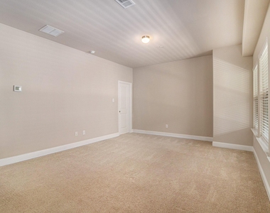315 Ferndale Street - Photo Thumbnail 22