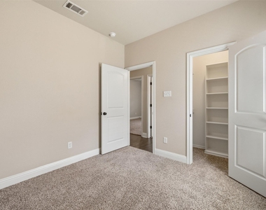 3217 Karen Street - Photo Thumbnail 10