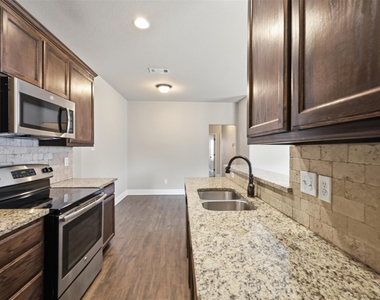 3217 Karen Street - Photo Thumbnail 5