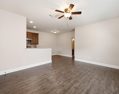 3217 Karen Street - Photo Thumbnail 3