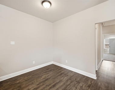 3217 Karen Street - Photo Thumbnail 8