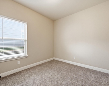 3217 Karen Street - Photo Thumbnail 11