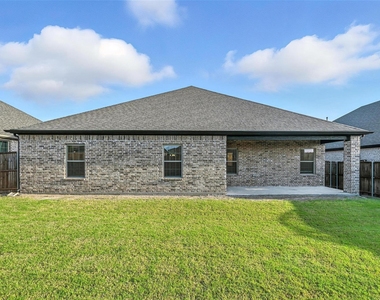 235 Community Drive - Photo Thumbnail 18