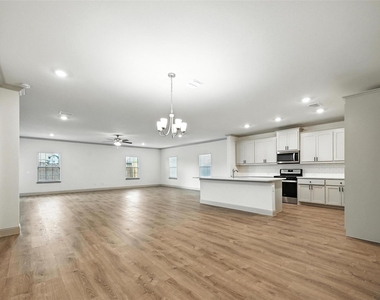 235 Community Drive - Photo Thumbnail 4