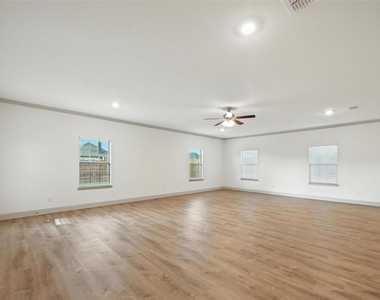 235 Community Drive - Photo Thumbnail 12