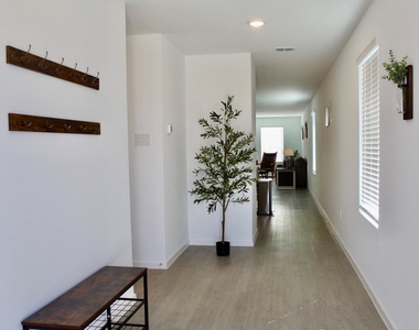 3907 Ontario Way - Photo Thumbnail 3