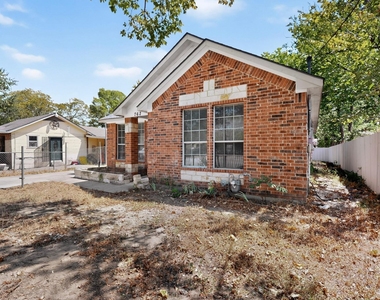762 Bethpage Avenue - Photo Thumbnail 5